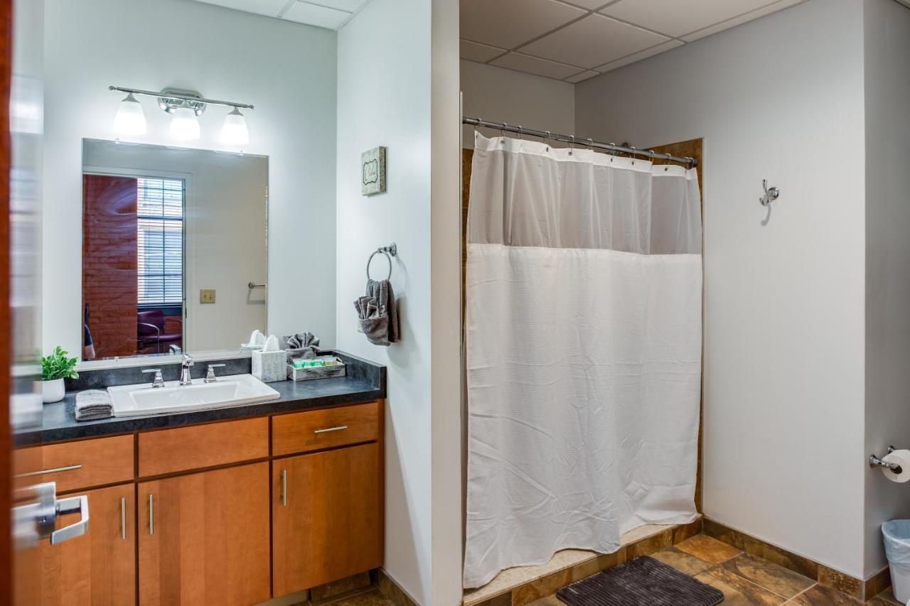 Ny Style Centric Loft With King Bed By Park Ave Appartement Rochester Buitenkant foto